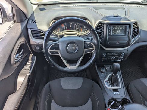 Used 2018 Jeep Cherokee Latitude w/ Cold Weather Group AWD/4WD image 27