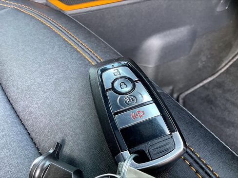 Used 2023 Ford Bronco Badlands image 15