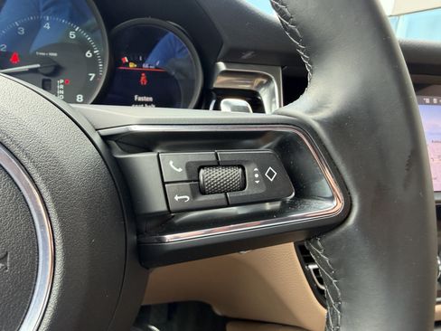 Certified 2024 Porsche Macan AWD/4WD image 34