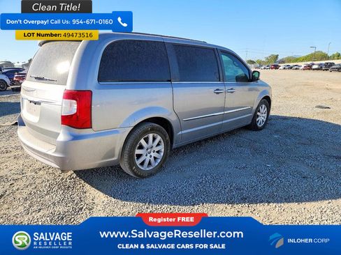 Used 2013 Chrysler Town & Country Touring FWD image 4