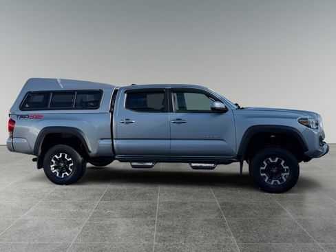 Used 2017 Toyota Tacoma TRD Off-Road image 6