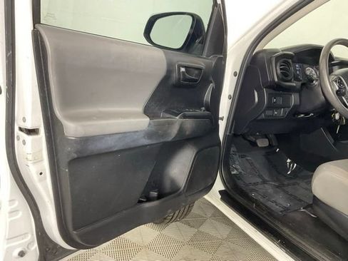 Used 2022 Toyota Tacoma SR RWD image 13