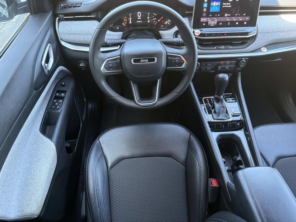 Used 2024 Jeep Compass Latitude AWD/4WD image 10