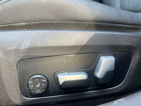 Used 2023 BMW 330i Sedan w/ M Sport Package RWD image 16
