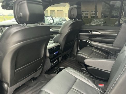 Used 2023 Jeep Wagoneer Series III w/ Premium Group I image 26