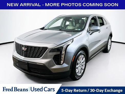 Used 2023 Cadillac XT4 Luxury w/ Cold Weather Package FWD image 3