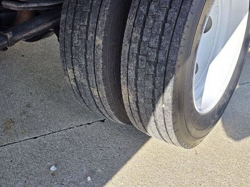 Used 2021 Isuzu NPR image 23