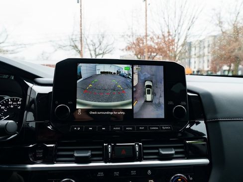 New 2025 Nissan Pathfinder SL image 14