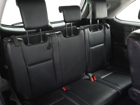 Used 2019 Toyota Highlander SE image 16