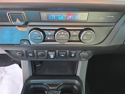 Used 2021 Toyota Tacoma TRD Sport image 26