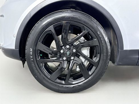 Used 2024 Land Rover Discovery S image 49