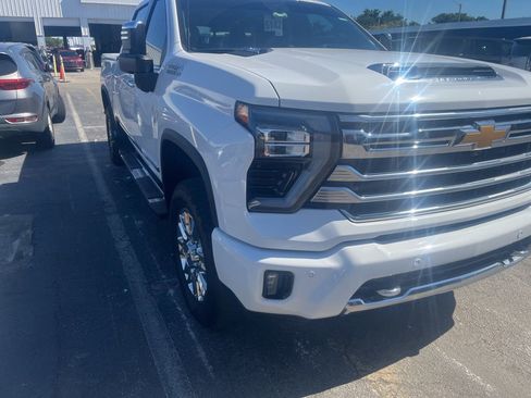 Used 2024 Chevrolet Silverado 2500 High Country image 2