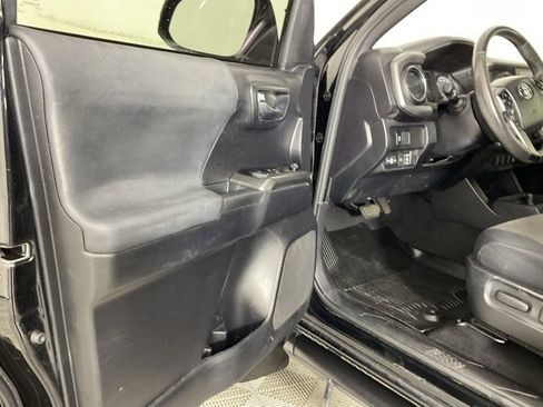 Used 2021 Toyota Tacoma TRD Off-Road image 11