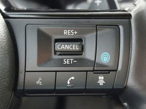 Used 2024 Nissan Pathfinder SL image 9