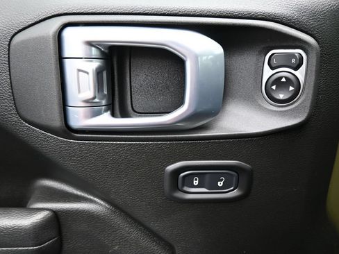 Used 2021 Jeep Wrangler Unlimited Sport AWD/4WD image 11