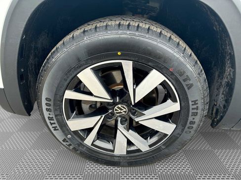 Used 2020 Volkswagen Atlas Cross Sport SEL image 33