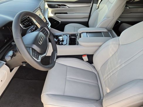 New 2026 Jeep Grand Wagoneer L Limited AWD/4WD image 7