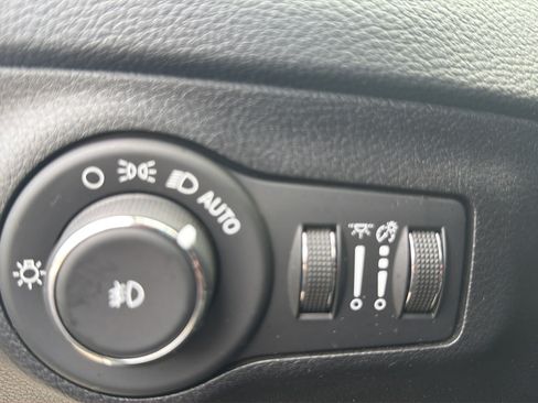 Used 2019 Jeep Compass Latitude w/ Cold Weather Group AWD/4WD image 20