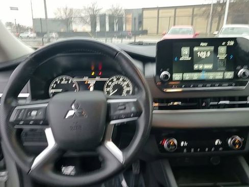 Used 2023 Mitsubishi Outlander SE image 28