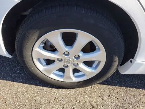 Used 2011 Toyota Camry XLE image 9