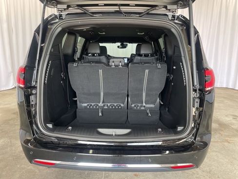 New 2026 Chrysler Pacifica Select image 44