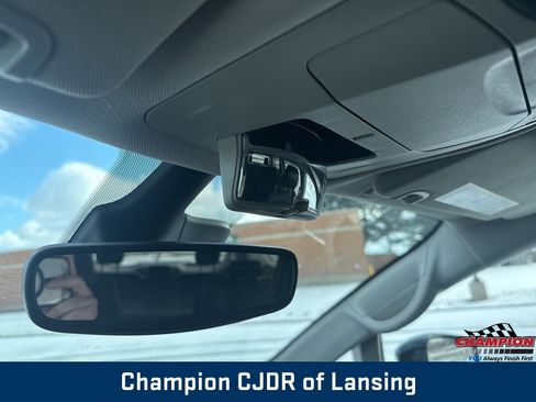 Used 2024 Chrysler Pacifica Touring-L image 39