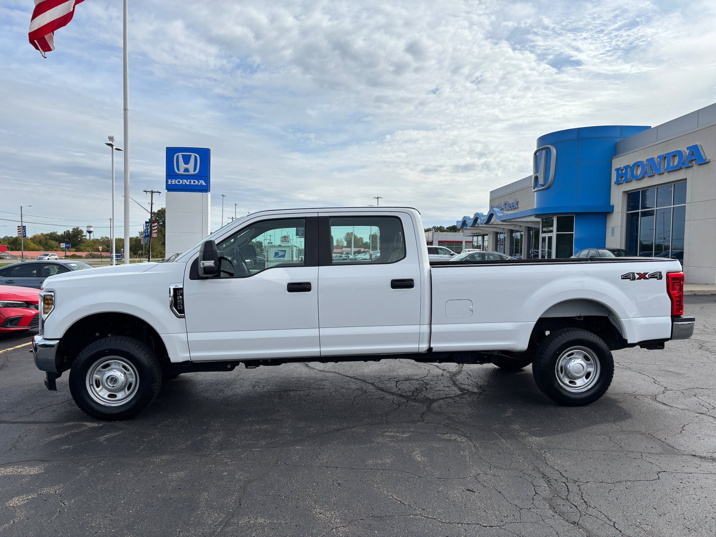 Used 2019 Ford F250 XL w/ Power Equipment Group AWD/4WD image 1