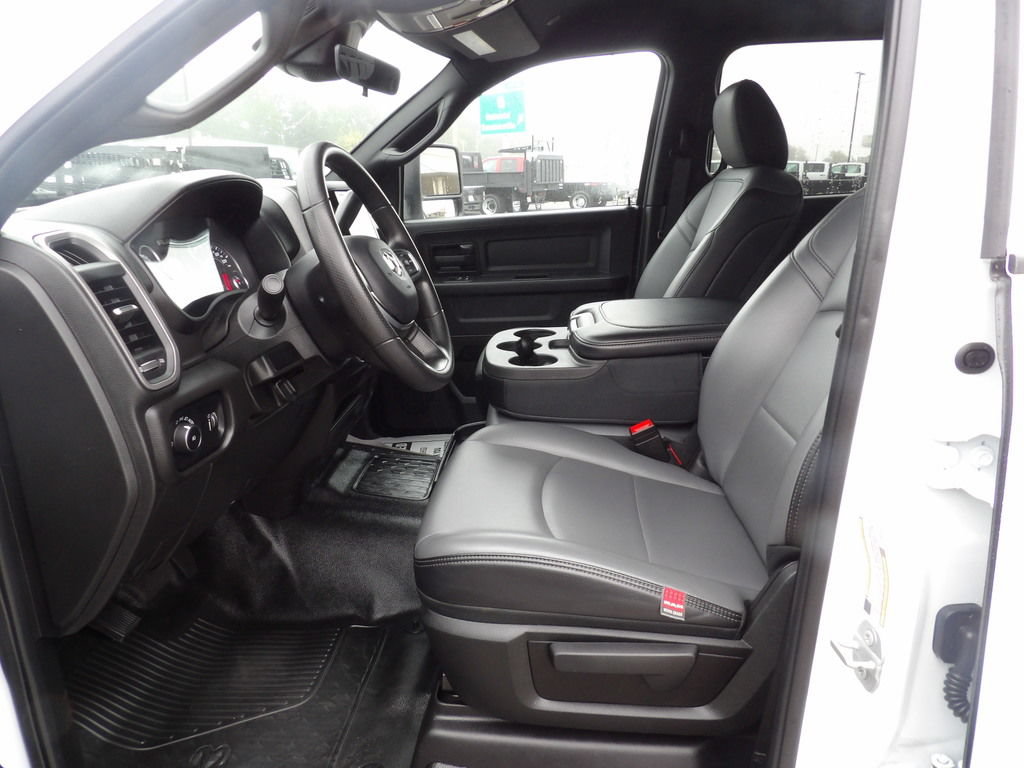 Used 2026 RAM 3500 Tradesman w/ Chrome Appearance Group AWD/4WD image 17