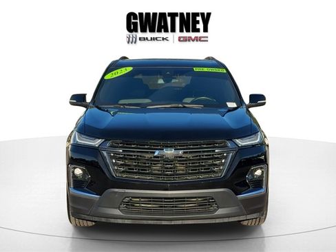 Used 2023 Chevrolet Traverse LT image 2