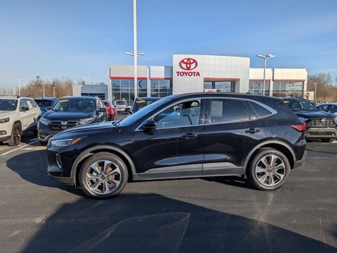 Used 2023 Ford Escape Platinum image 5