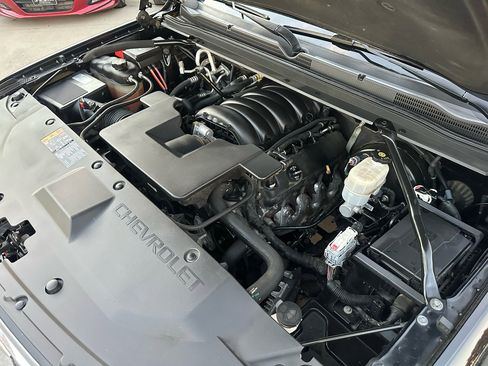 Used 2019 Chevrolet Suburban LT image 60