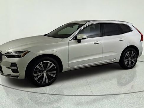 Used 2023 Volvo XC60 B5 Ultimate FWD image 3