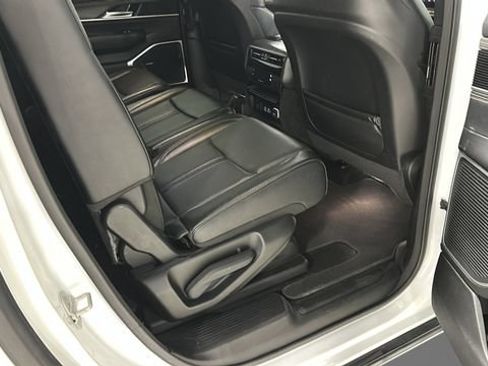 Used 2024 Jeep Wagoneer L Series II w/ Flexible Seating Group AWD/4WD image 28