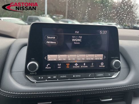 Used 2023 Nissan Rogue SV image 48