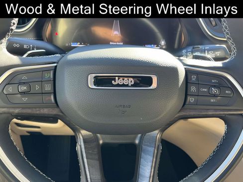 Used 2025 Jeep Grand Cherokee Limited image 18