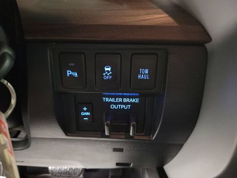 Used 2018 Toyota Tundra Limited w/ Limited Premium Package AWD/4WD image 22