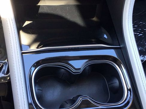 Used 2023 Chrysler Pacifica Limited image 28