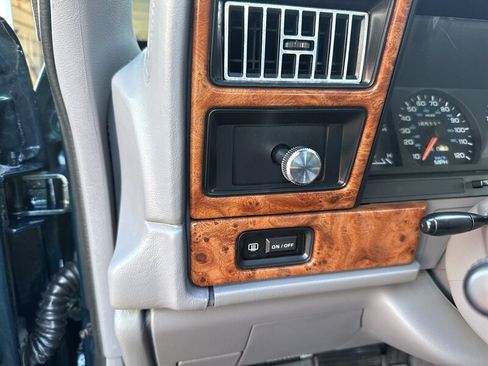 Used 1993 Chrysler LeBaron Landau FWD image 33