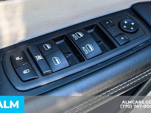 Used 2024 Chrysler Pacifica Touring-L image 50