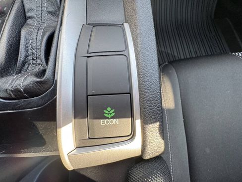 Used 2018 Honda Civic EX-T image 40