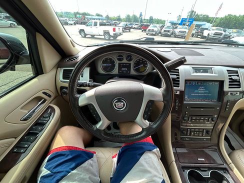 Used 2009 Cadillac Escalade AWD image 31