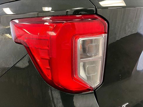 Used 2022 Ford Explorer XLT w/ Equipment Group 202A image 29