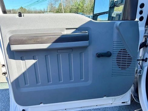 Used 2014 Ford F250 XL w/ Snow Plow Prep Package image 12