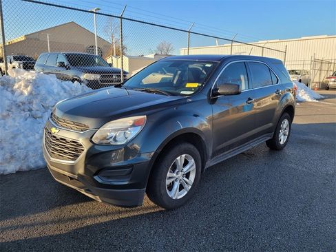 Used 2017 Chevrolet Equinox LS image 2