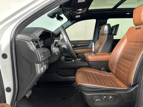 Used 2023 GMC Yukon XL Denali Ultimate image 11