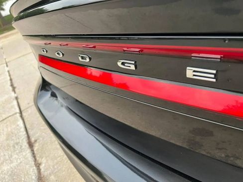 Used 2015 Dodge Charger SXT image 18