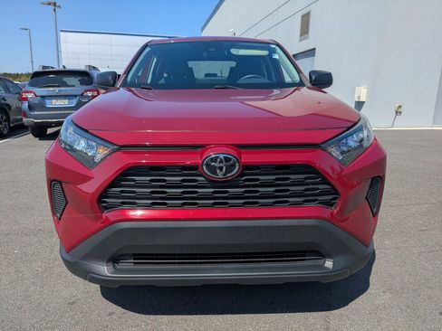 Used 2022 Toyota RAV4 LE image 9