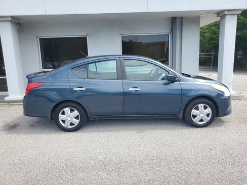 Used 2015 Nissan Versa SV FWD image 7