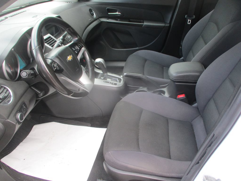 Used 2014 Chevrolet Cruze LT FWD image 11