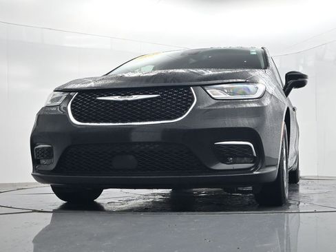 Used 2022 Chrysler Pacifica Touring-L FWD image 42